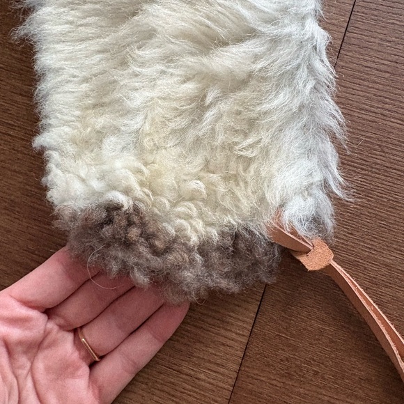 Shearling Fur Collar with beige leather ties - Picture 2 of 3